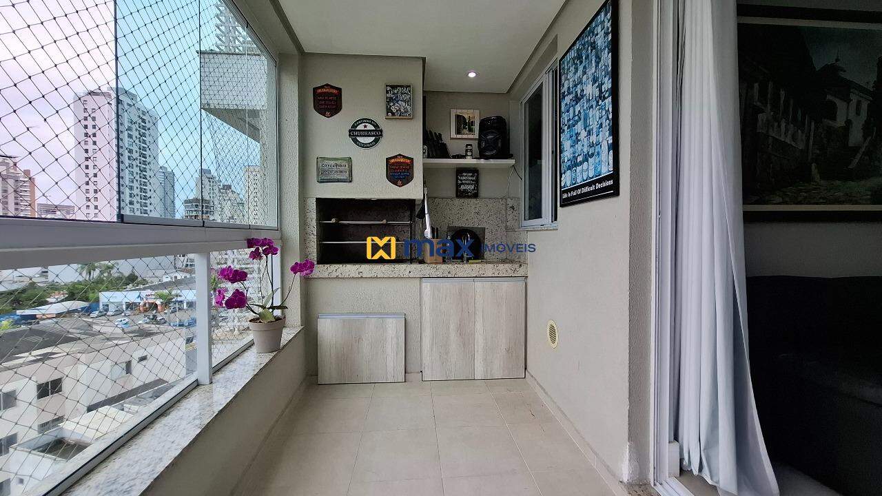 Apartamento à venda no Fazenda: Sacada com churrasqueira