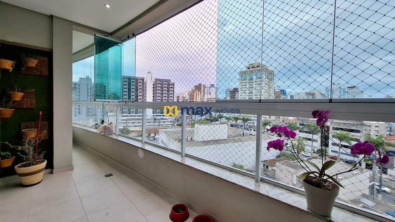 Apartamento à venda no Fazenda: Sacada com churrasqueira