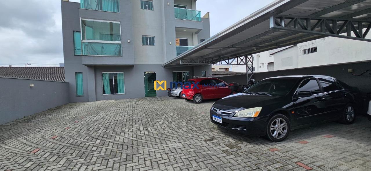 Apartamento à venda no Centro: Gragem e entrada do prédio