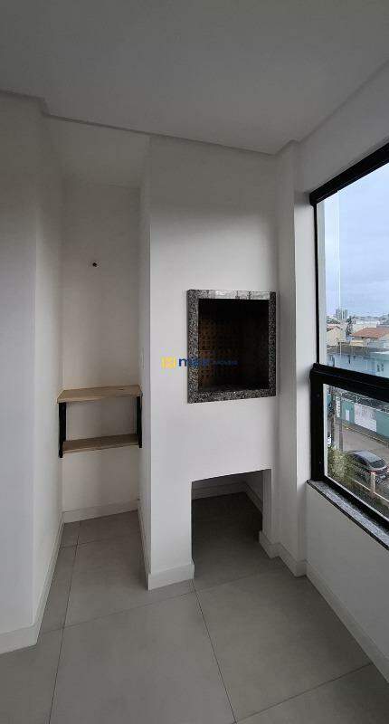 Apartamento para aluguel no Centro: Sacada com churrasqueira
