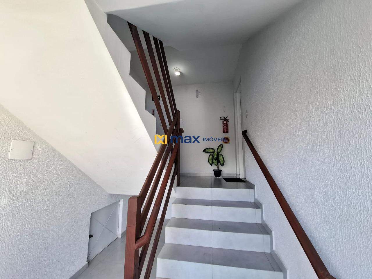 Apartamento para aluguel no São Vicente: Escada