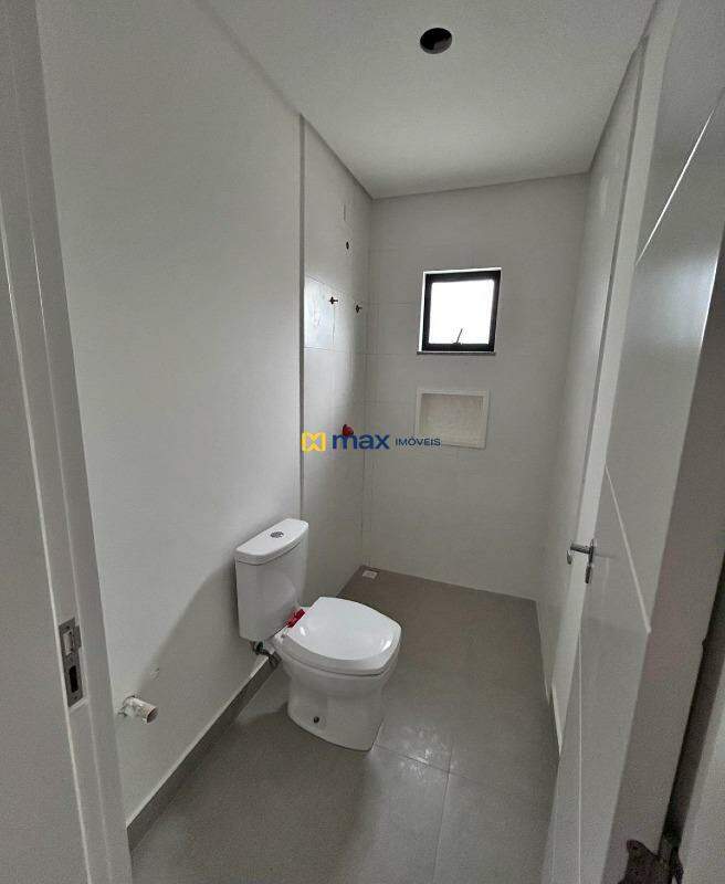 Casa à venda no Ariribá: Banheiro Suíte 3