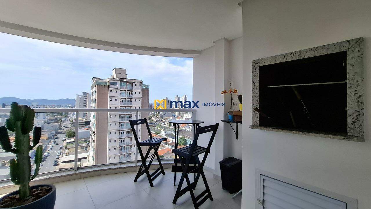 Apartamento à venda no Centro: Sacada com churrasqueira