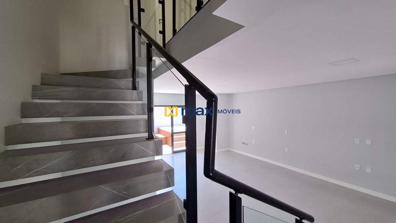 Casa à venda no Cabeçudas: Escada