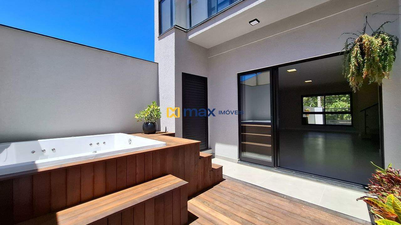 Casa à venda no Cabeçudas: Área externa