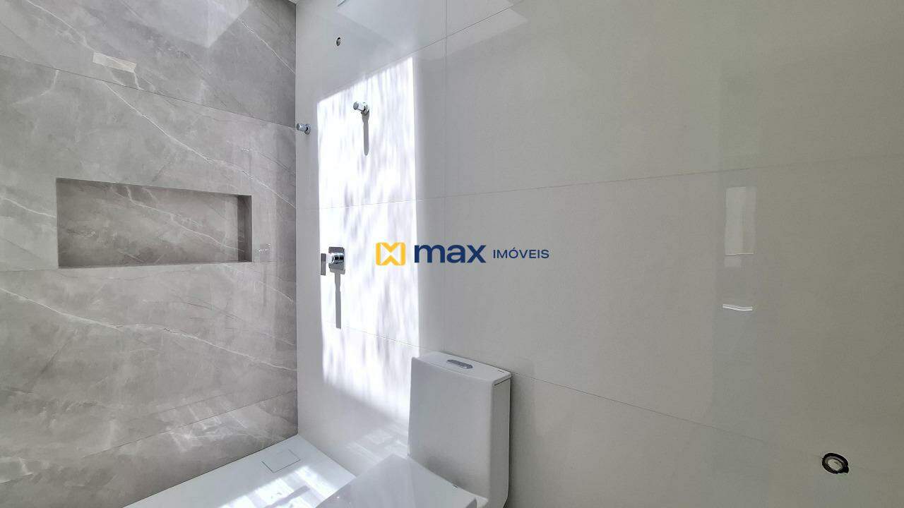 Casa à venda no Cabeçudas: Banheiro suíte