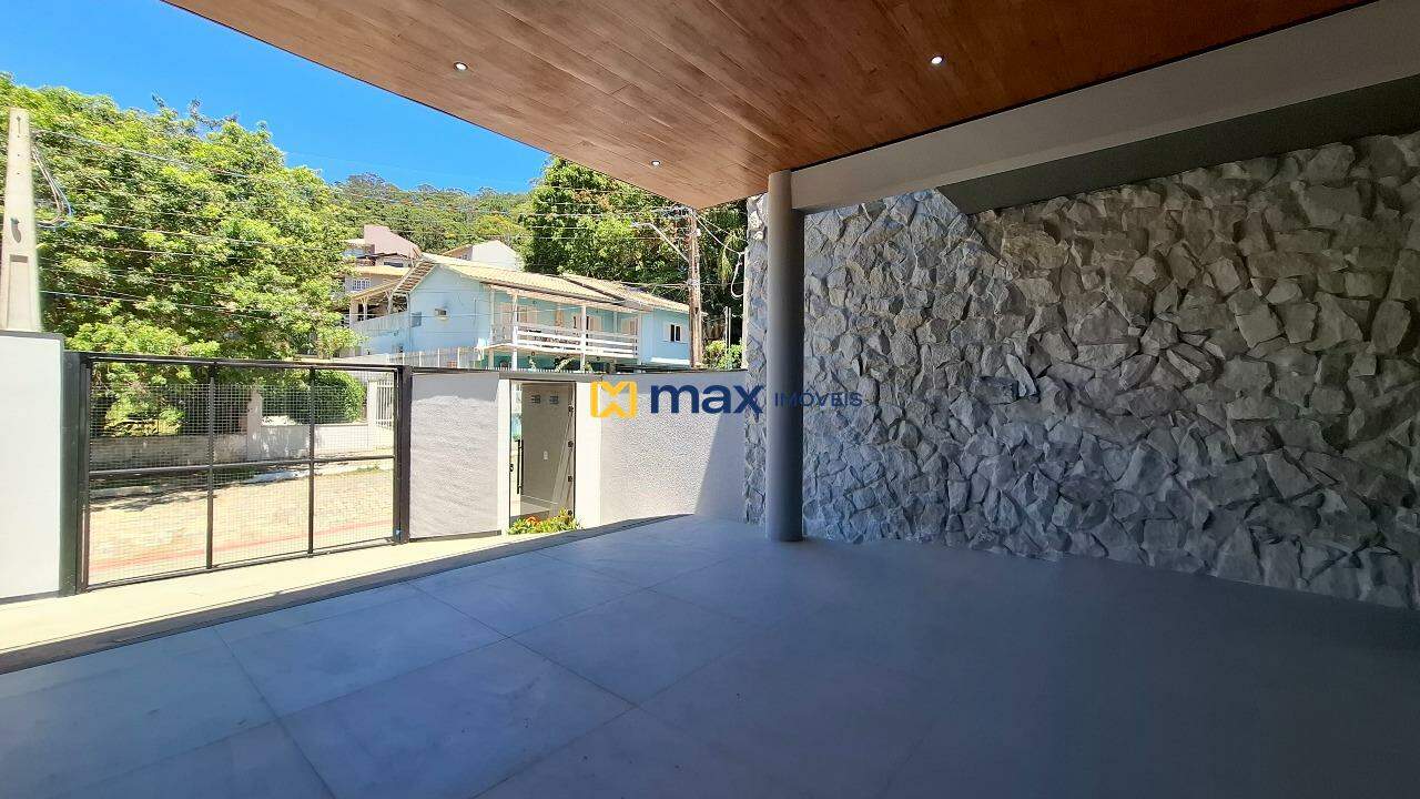 Casa à venda no Cabeçudas: Garagem 