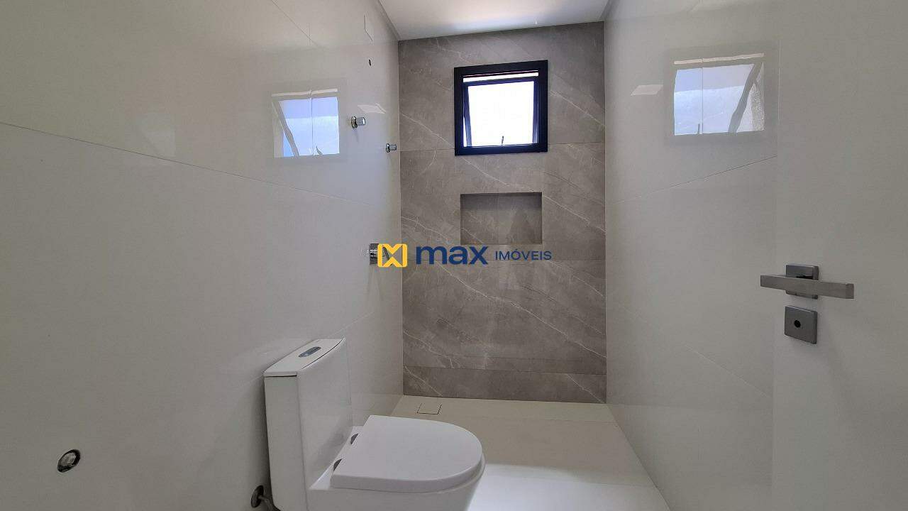 Casa à venda no Cabeçudas: Banheiro suíte