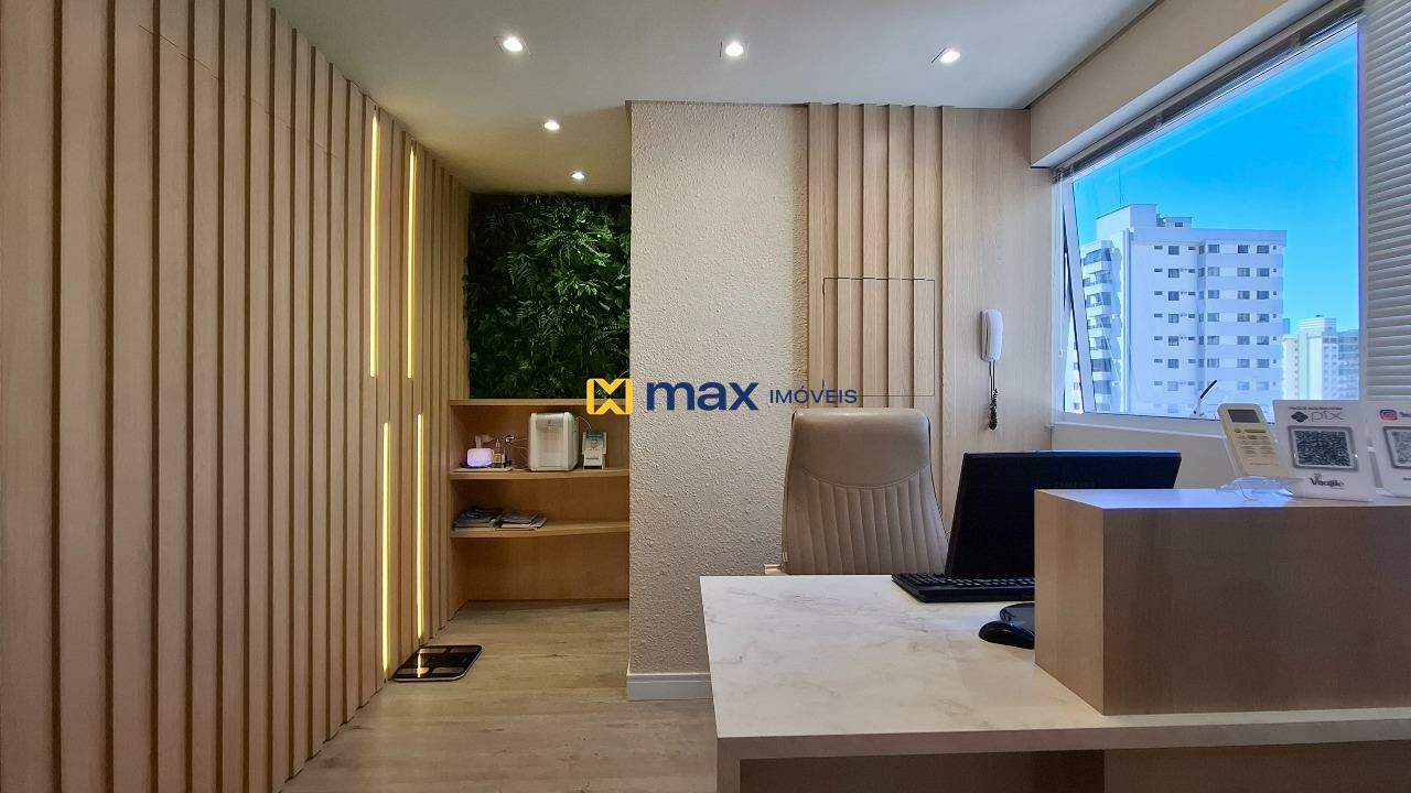 Sala à venda no Centro: Entrada