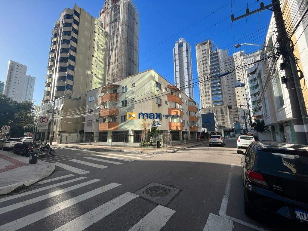 Apartamento à venda no Centro: Rua