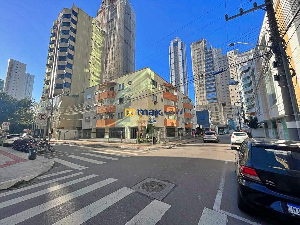 Apartamento à venda no Centro: Rua