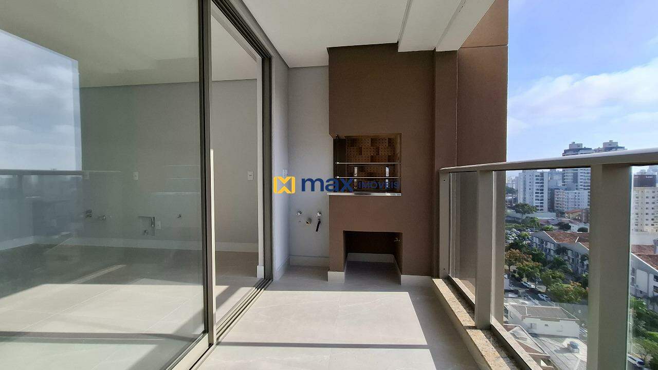 Apartamento à venda no Centro: Sacada com churrasqueira