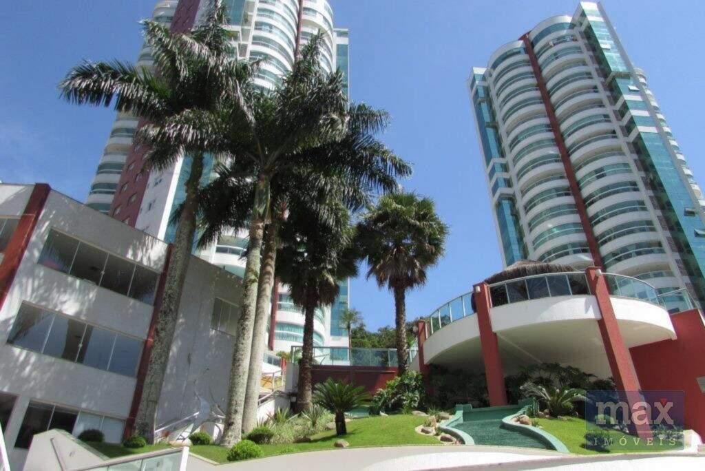 Apartamento à venda no Pioneiros: 