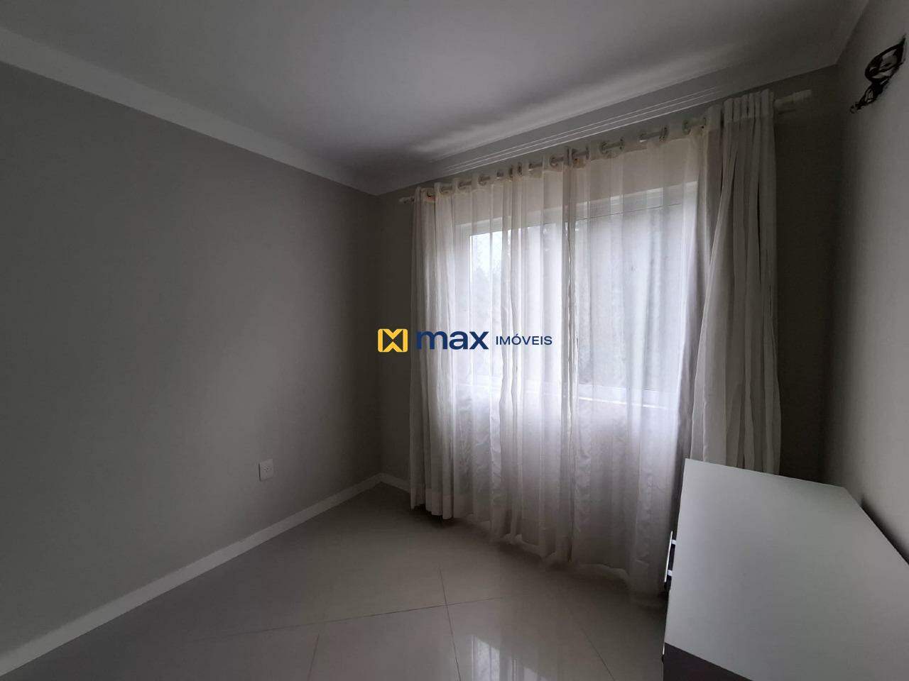 Apartamento à venda no Pioneiros: 