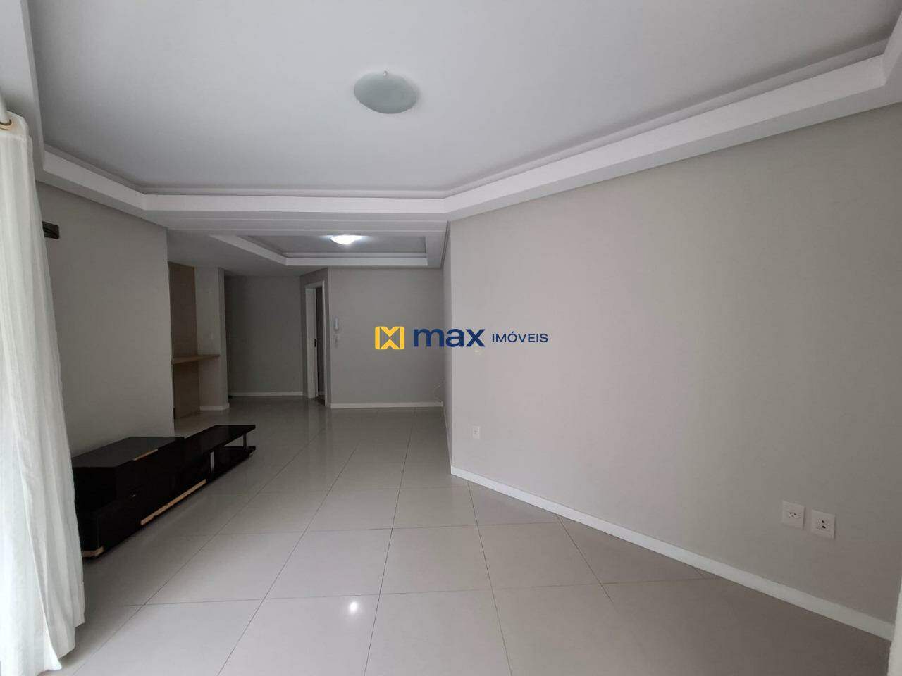 Apartamento à venda no Pioneiros: 