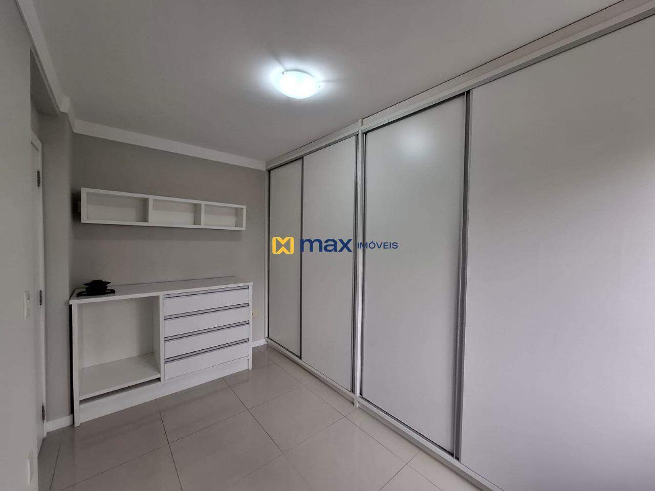 Apartamento à venda no Pioneiros: 