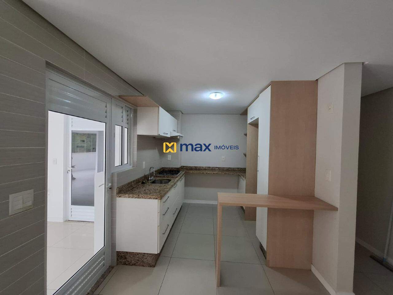 Apartamento à venda no Pioneiros: 