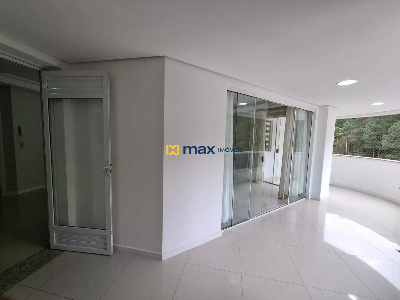 Apartamento à venda no Pioneiros: 