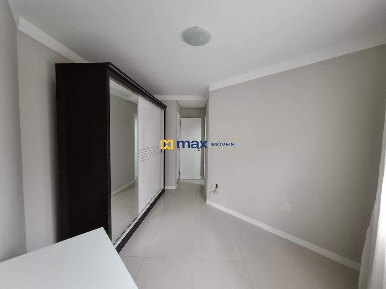 Apartamento à venda no Pioneiros: 