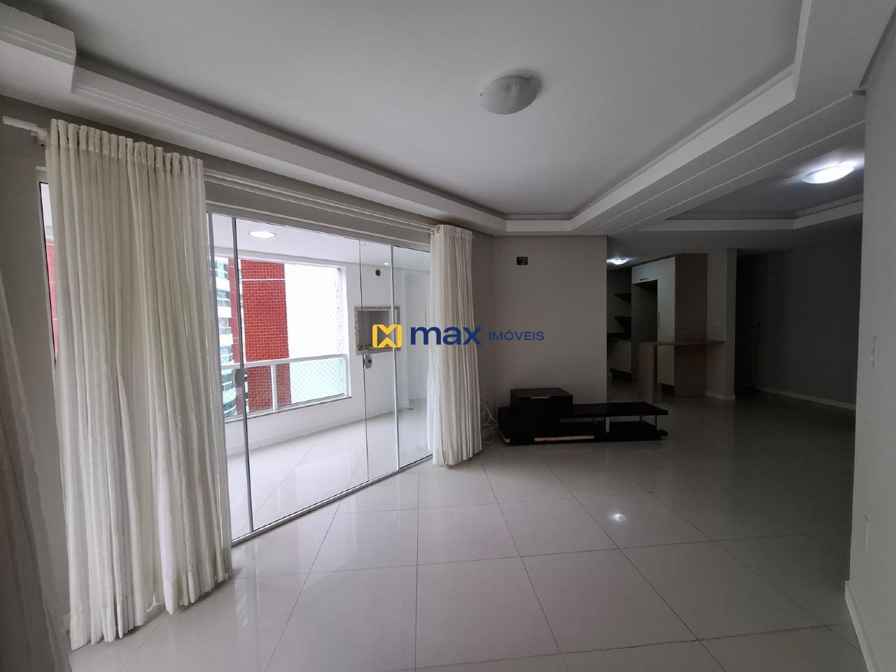 Apartamento à venda no Pioneiros: 