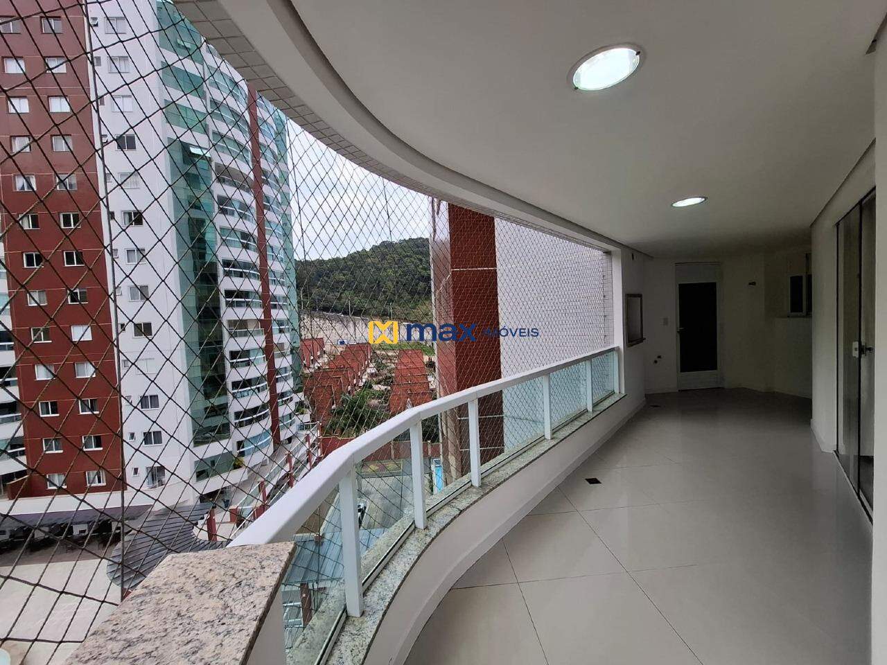 Apartamento à venda no Pioneiros: 