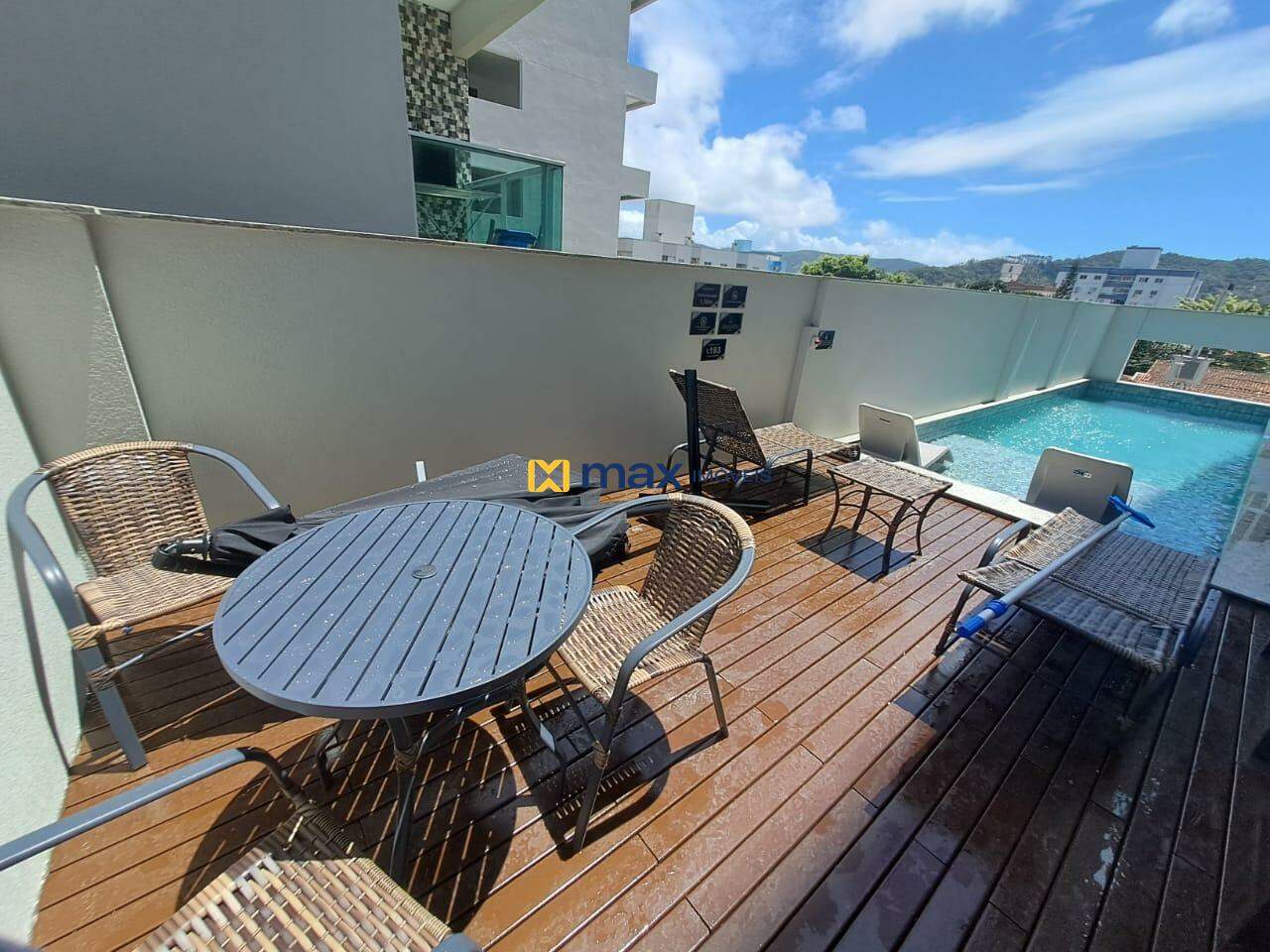 Apartamento à venda no Gravatá: Piscina anexo ao salão de festas