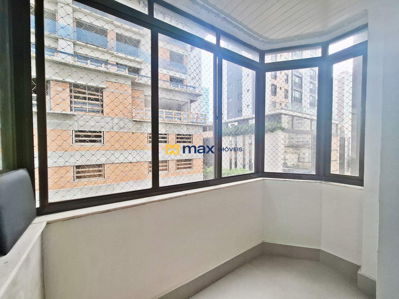 Apartamento à venda no Centro: Sacada integrada quarto 1