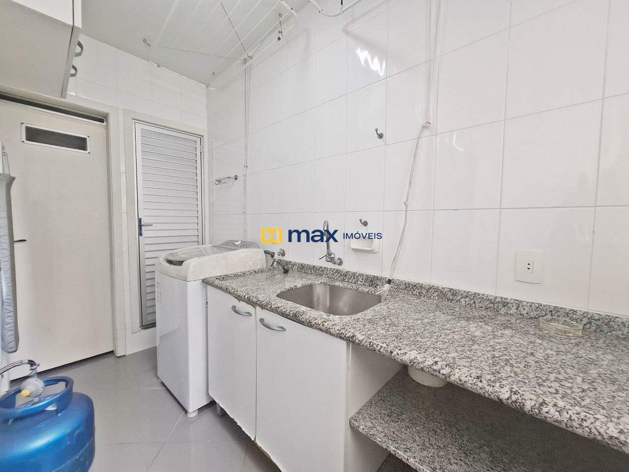 Apartamento à venda no Centro: Lavanderia/Dependência completa