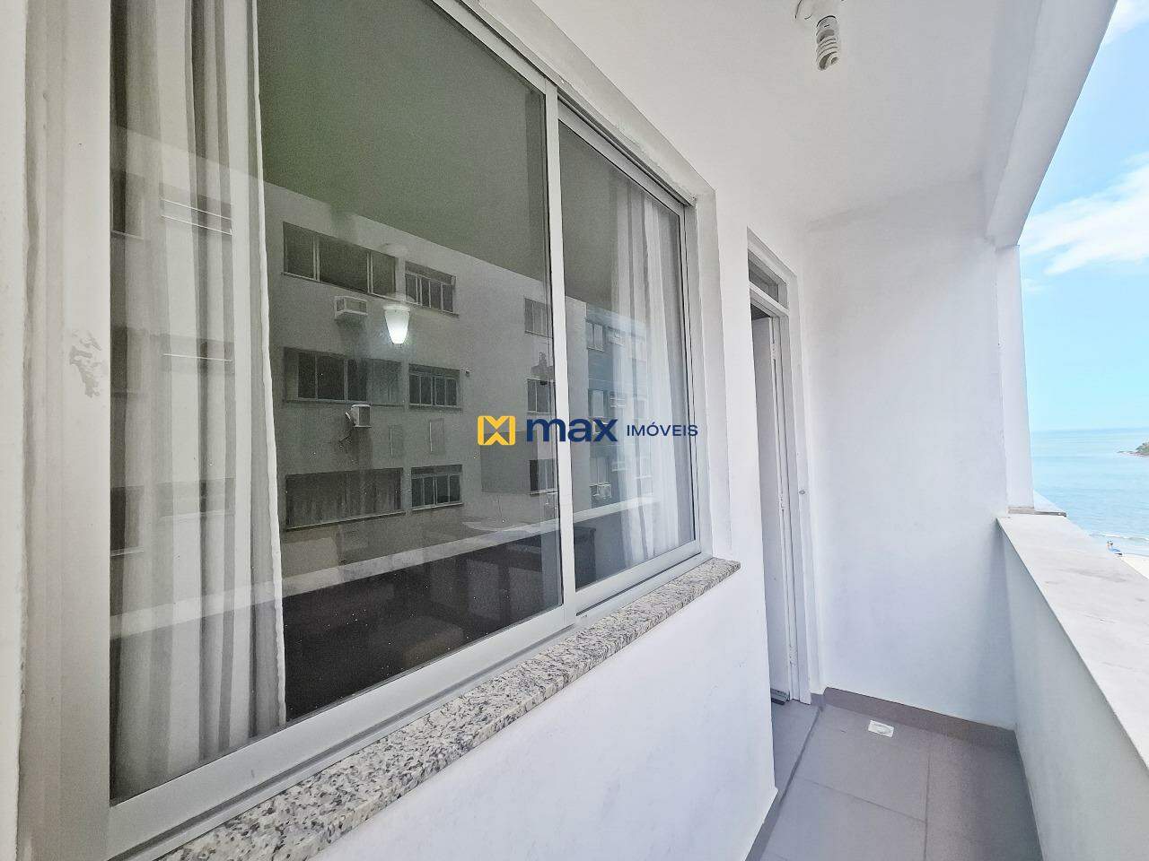 Apartamento à venda no Centro: Sacada com vista mar