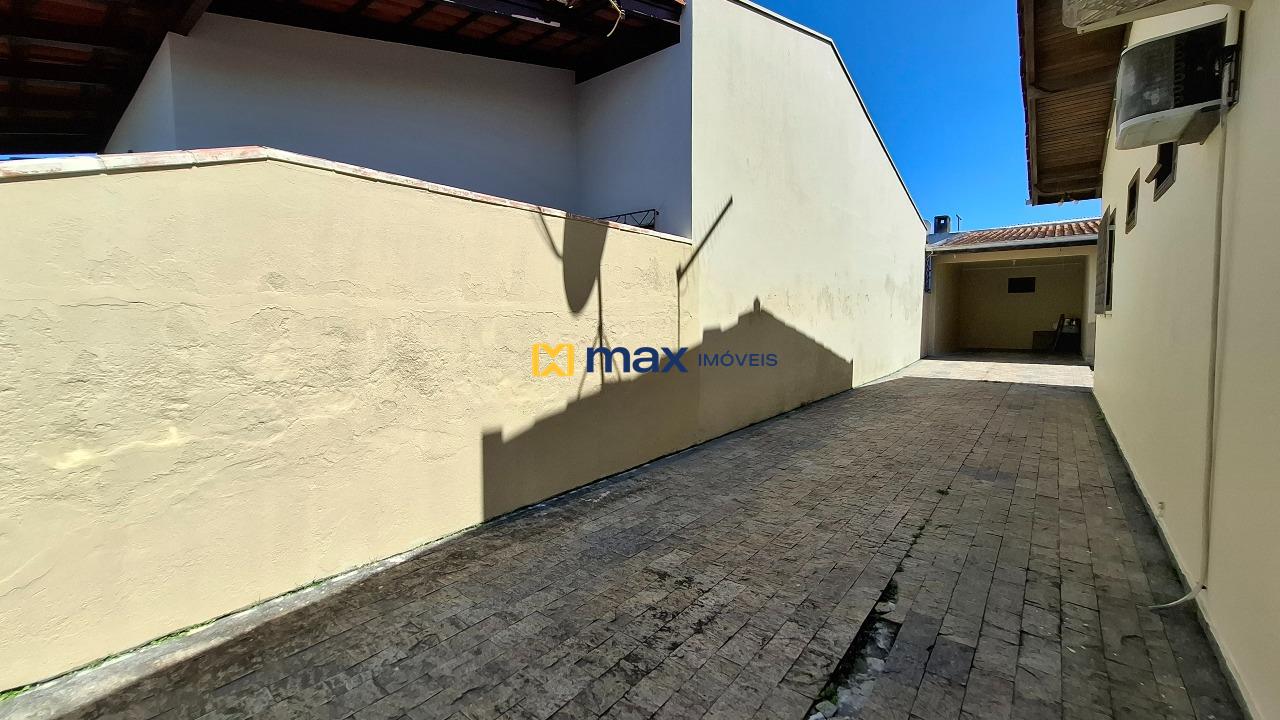 Casa à venda no Cordeiros: Área externa