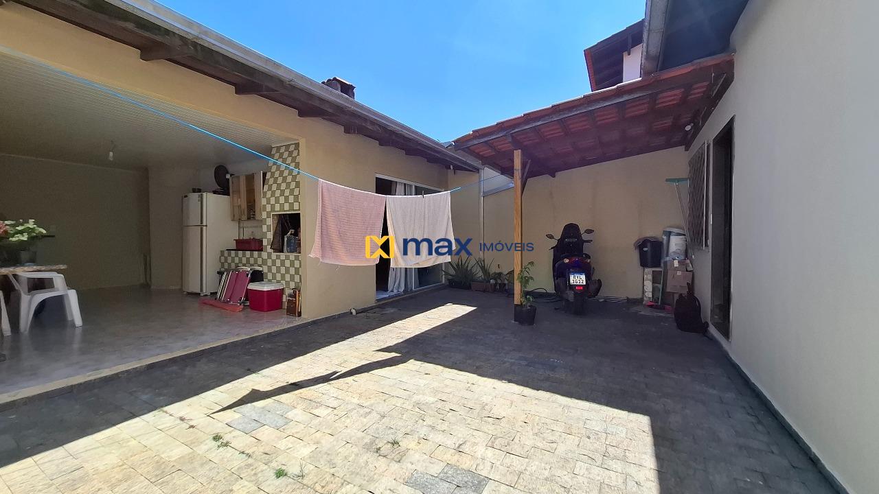 Casa à venda no Cordeiros: Área externa