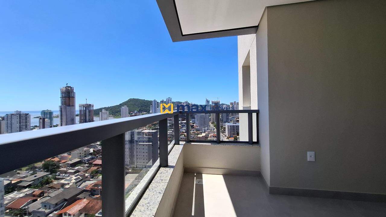 Apartamento à venda no Centro: Sacada com churrasqueira