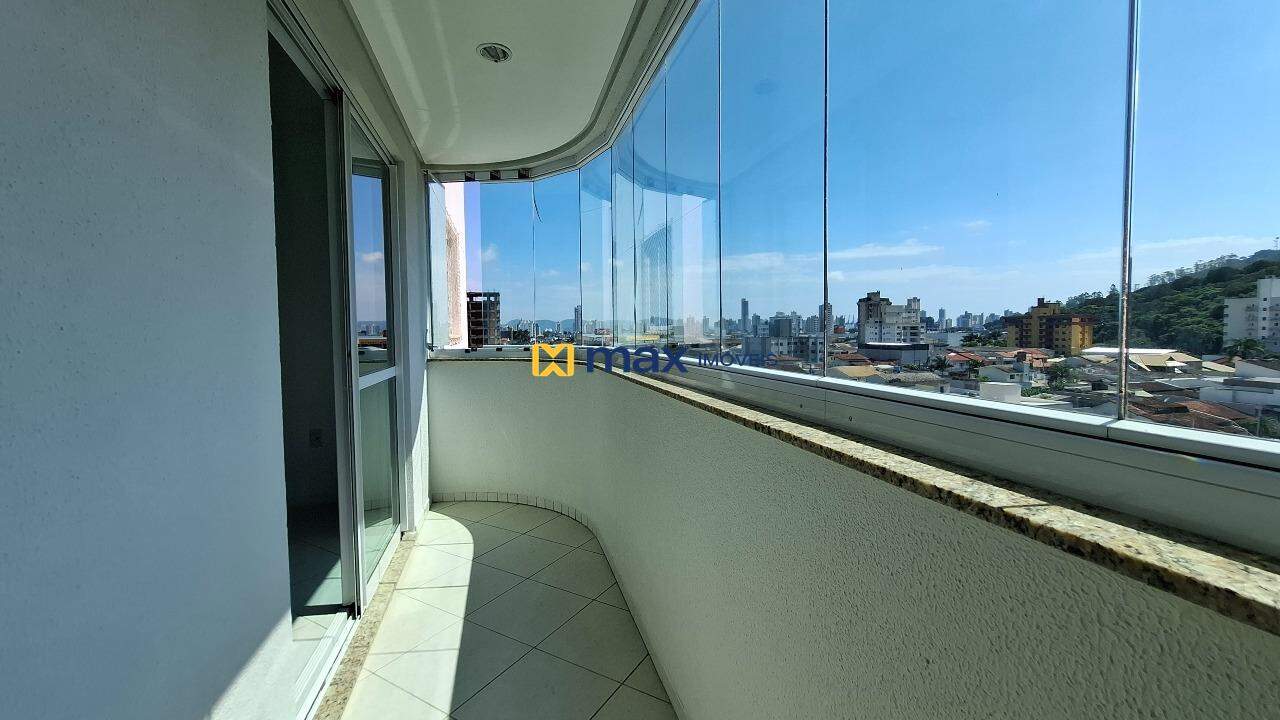 Apartamento à venda no Ressacada: Sacada com churrasqueira
