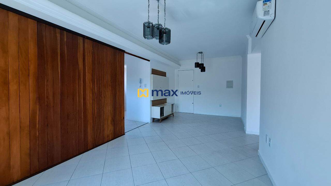 Apartamento à venda no Ressacada: Living integrado
