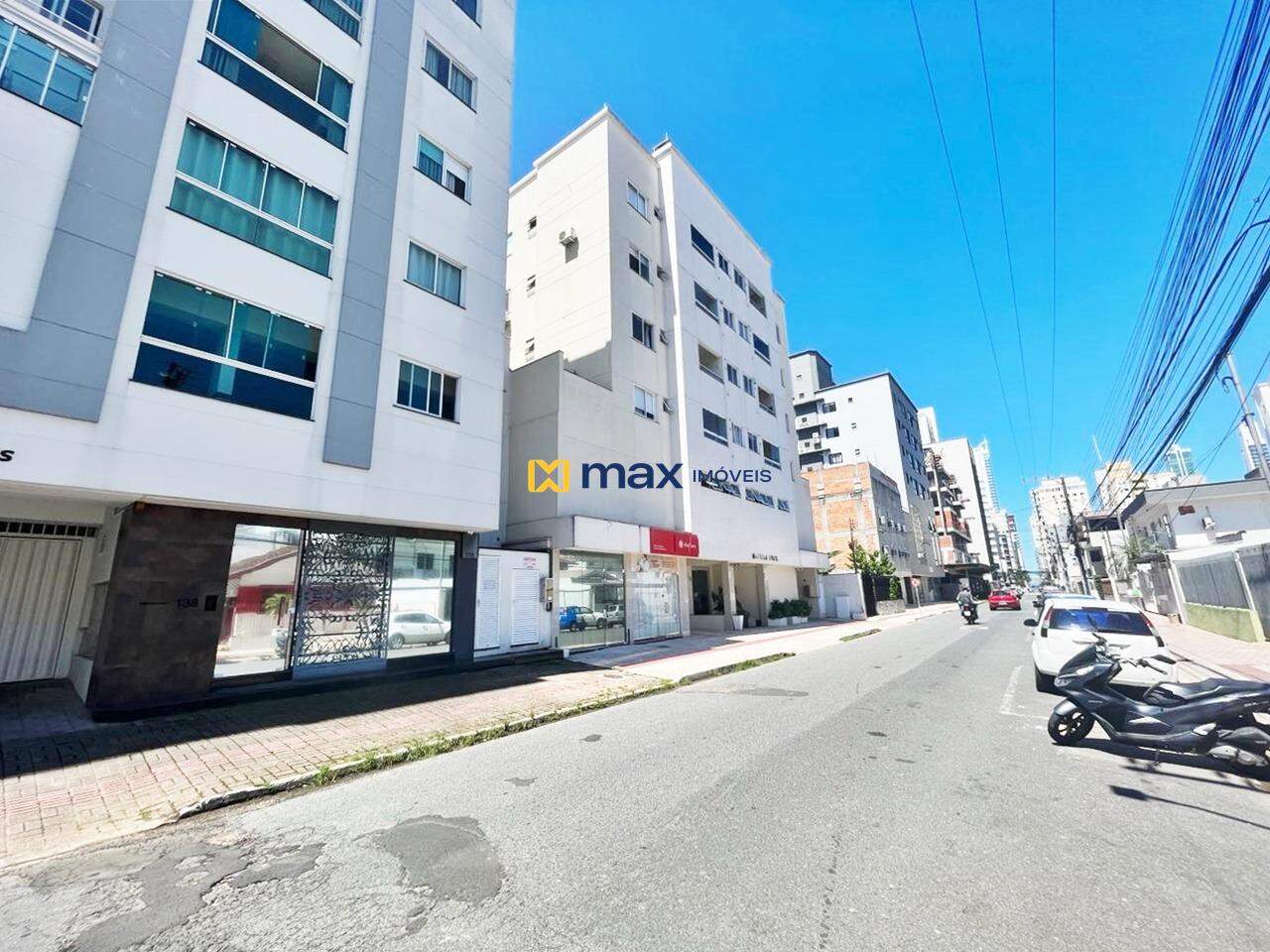Apartamento à venda no Nações: Rua