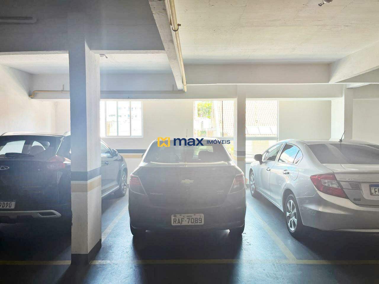 Apartamento à venda no Nações: vaga de garagem privativa