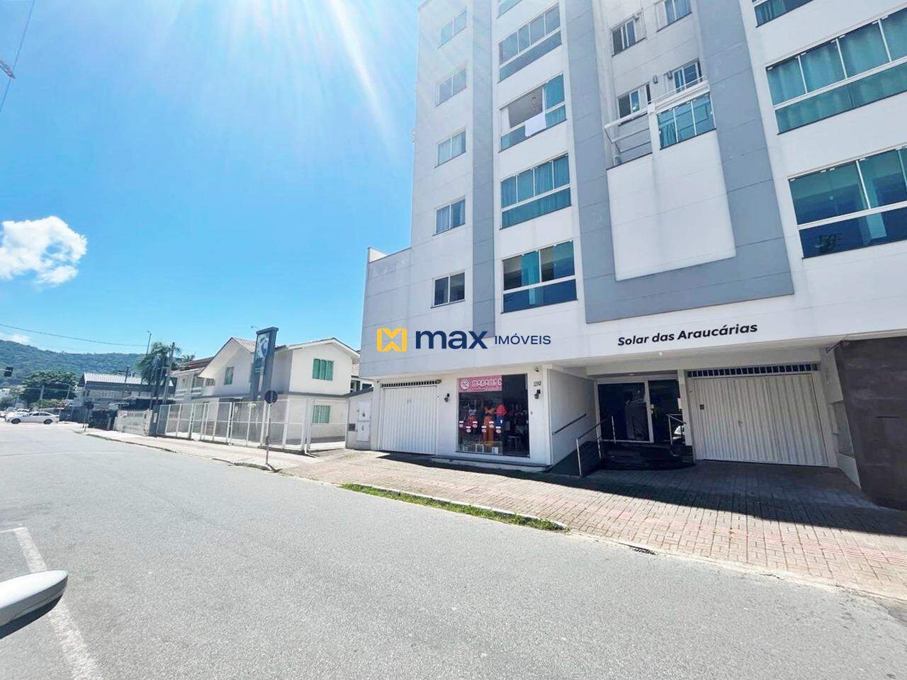 Apartamento à venda no Nações: Rua