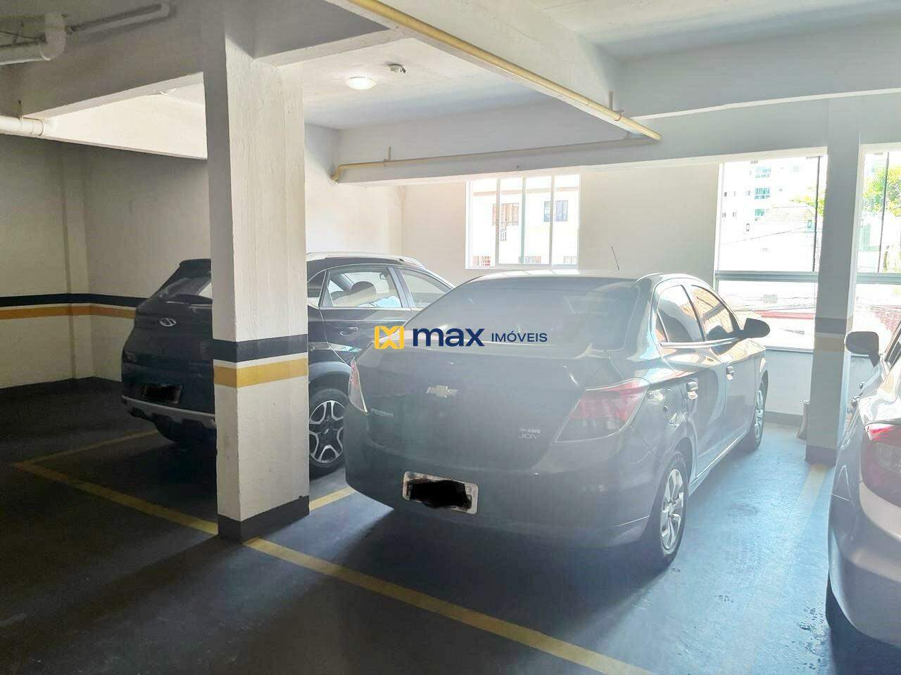 Apartamento à venda no Nações: Vaga de garagem privativa