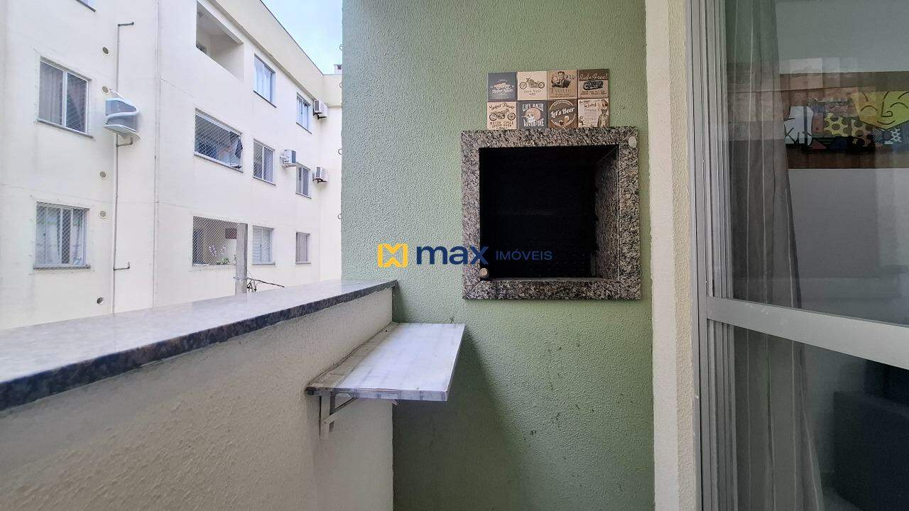 Apartamento à venda no Espinheiros: Sacada com churrasqueira