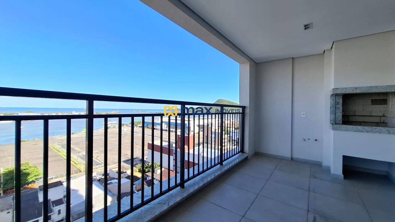 Apartamento à venda no Centro: Sacada com churrasqueira