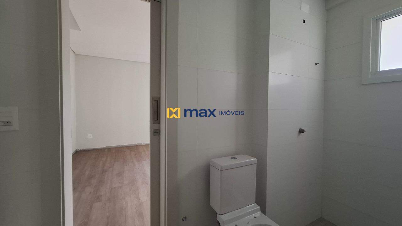 Apartamento à venda no Centro: Banheiro suítes