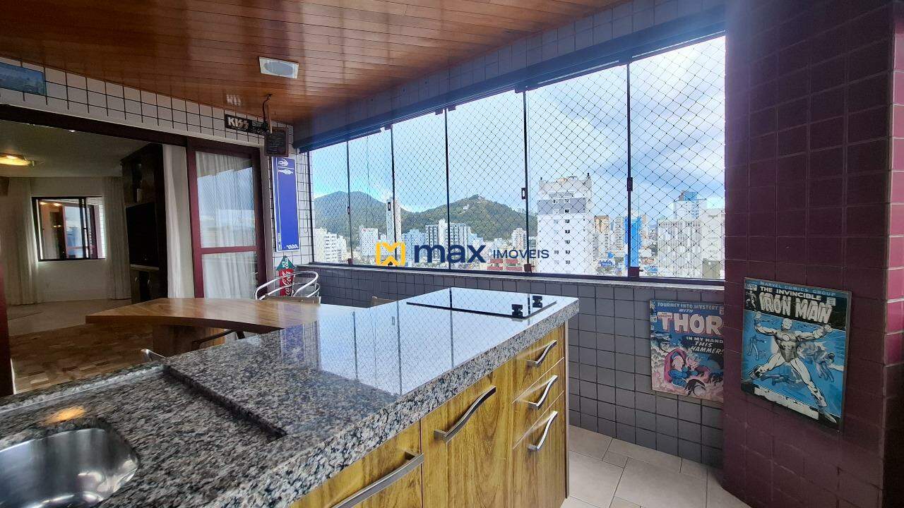Apartamento à venda no Centro: Sacada com churrasqueira