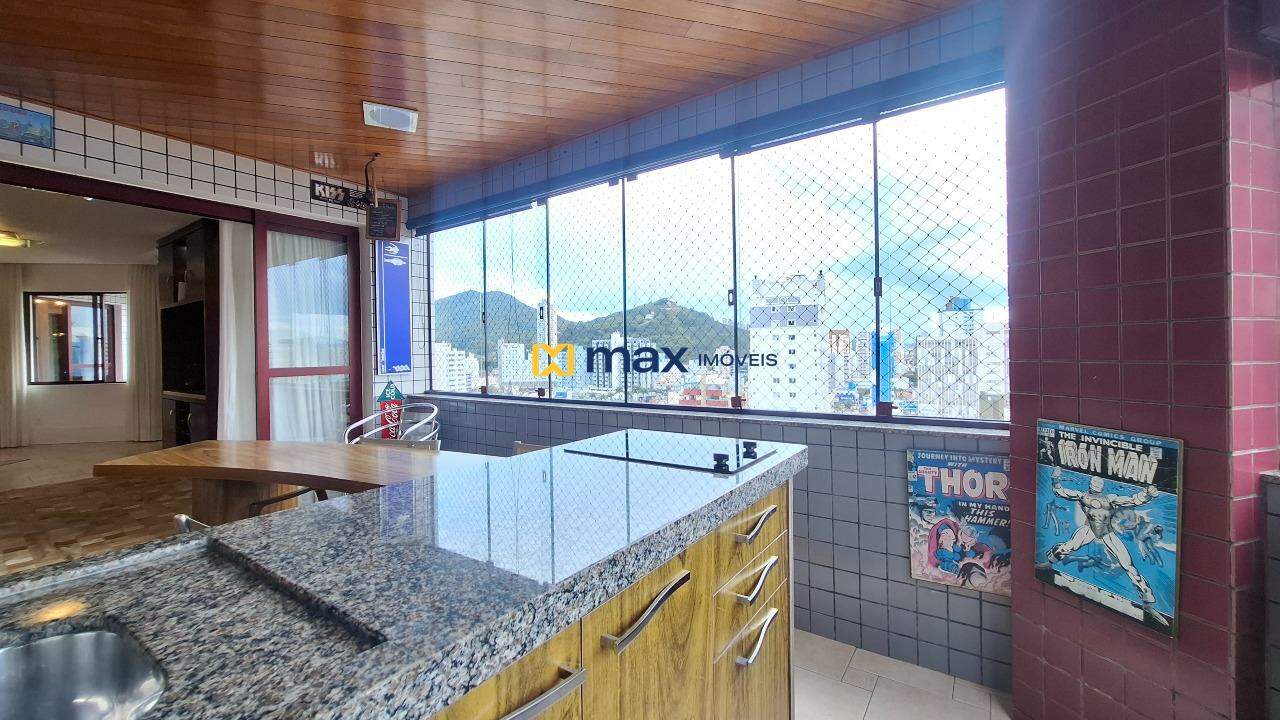 Apartamento à venda no Centro: Sacada com churrasqueira