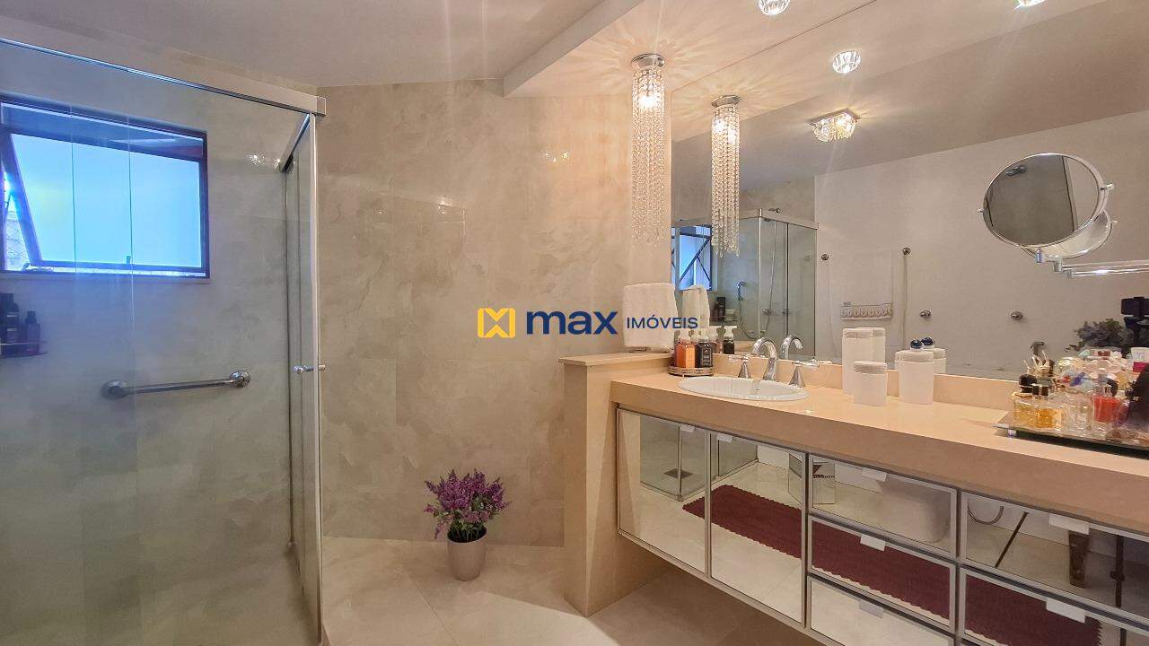 Apartamento à venda no Centro: Banheiro suíte