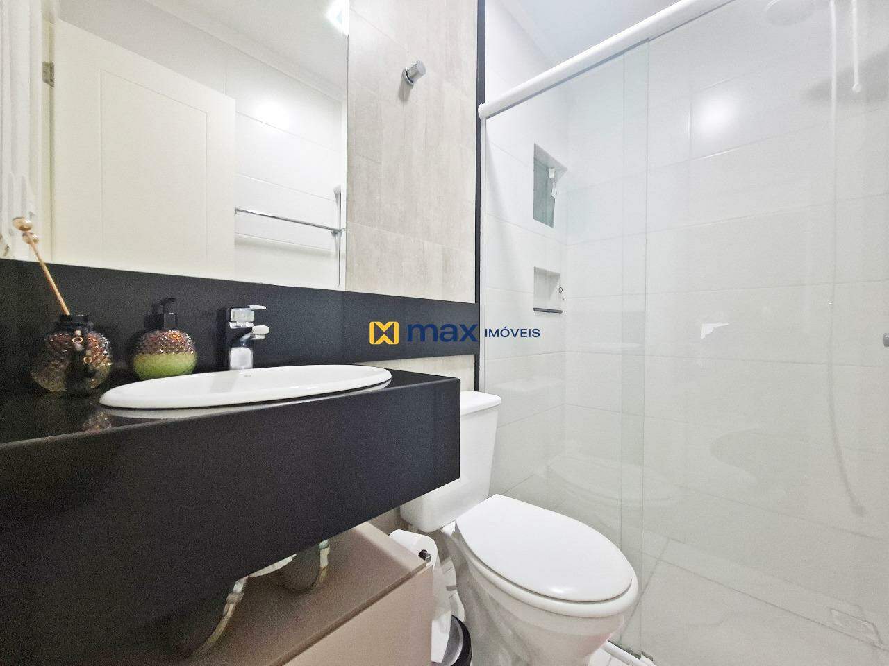 Apartamento à venda no Nações: Banheiro social