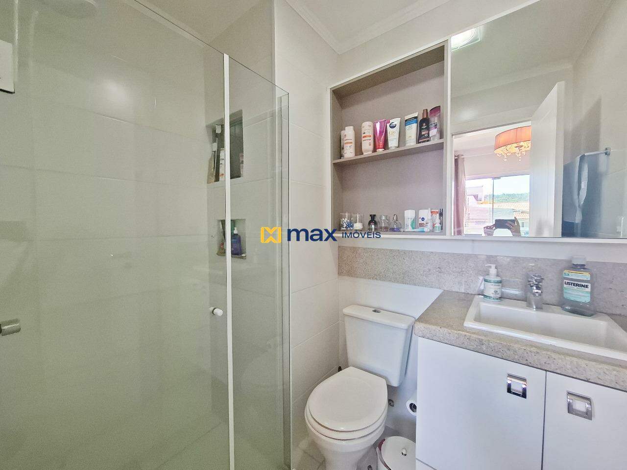 Apartamento à venda no Nações: Banheiro suíte