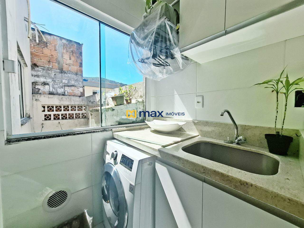 Apartamento à venda no Nações: Lavanderia