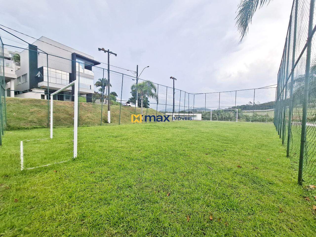 Terreno à venda no Centro: Campo de futebol