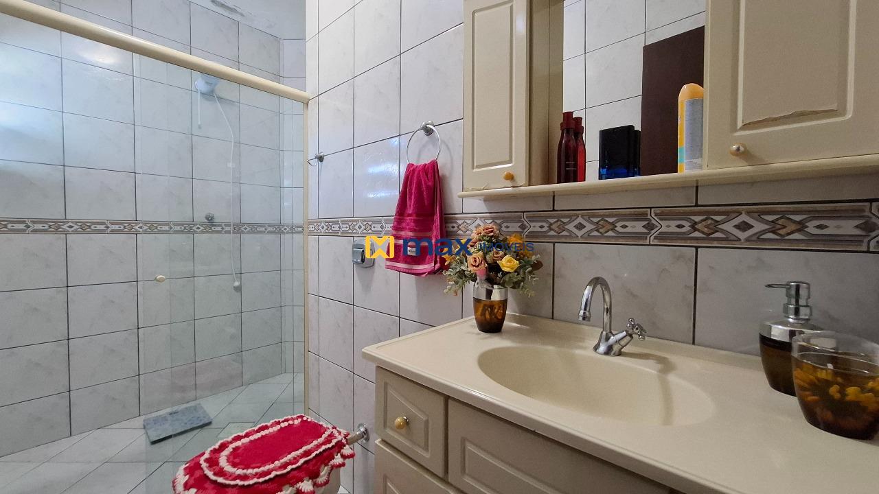 Casa à venda no Cordeiros: Banheiro social