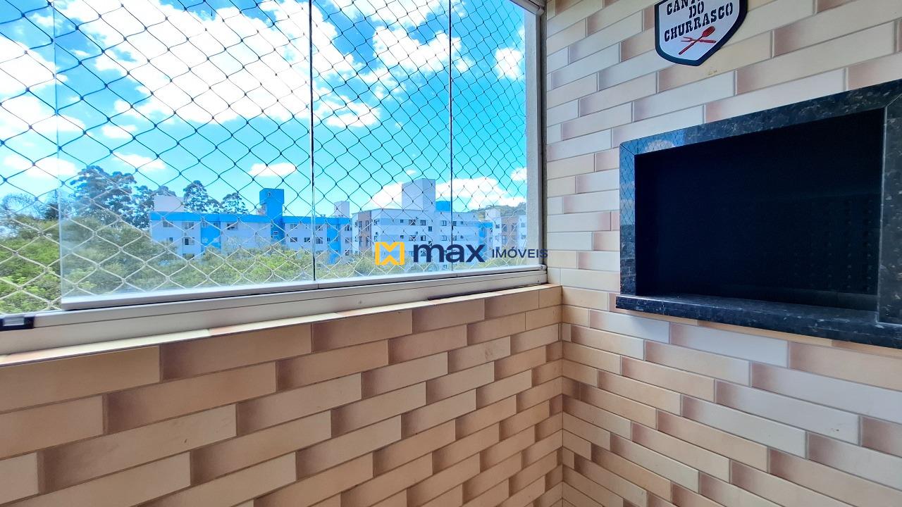 Apartamento à venda no Espinheiros: Sacada com churrasqueira